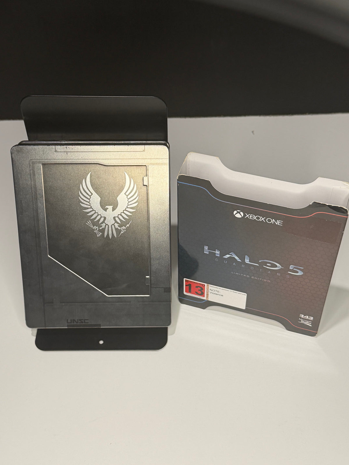 Halo 5 Guardians Limited Edition SteelBook front showing embossed UNSC phoenix crest alongside original Limited Edition inner box back panel