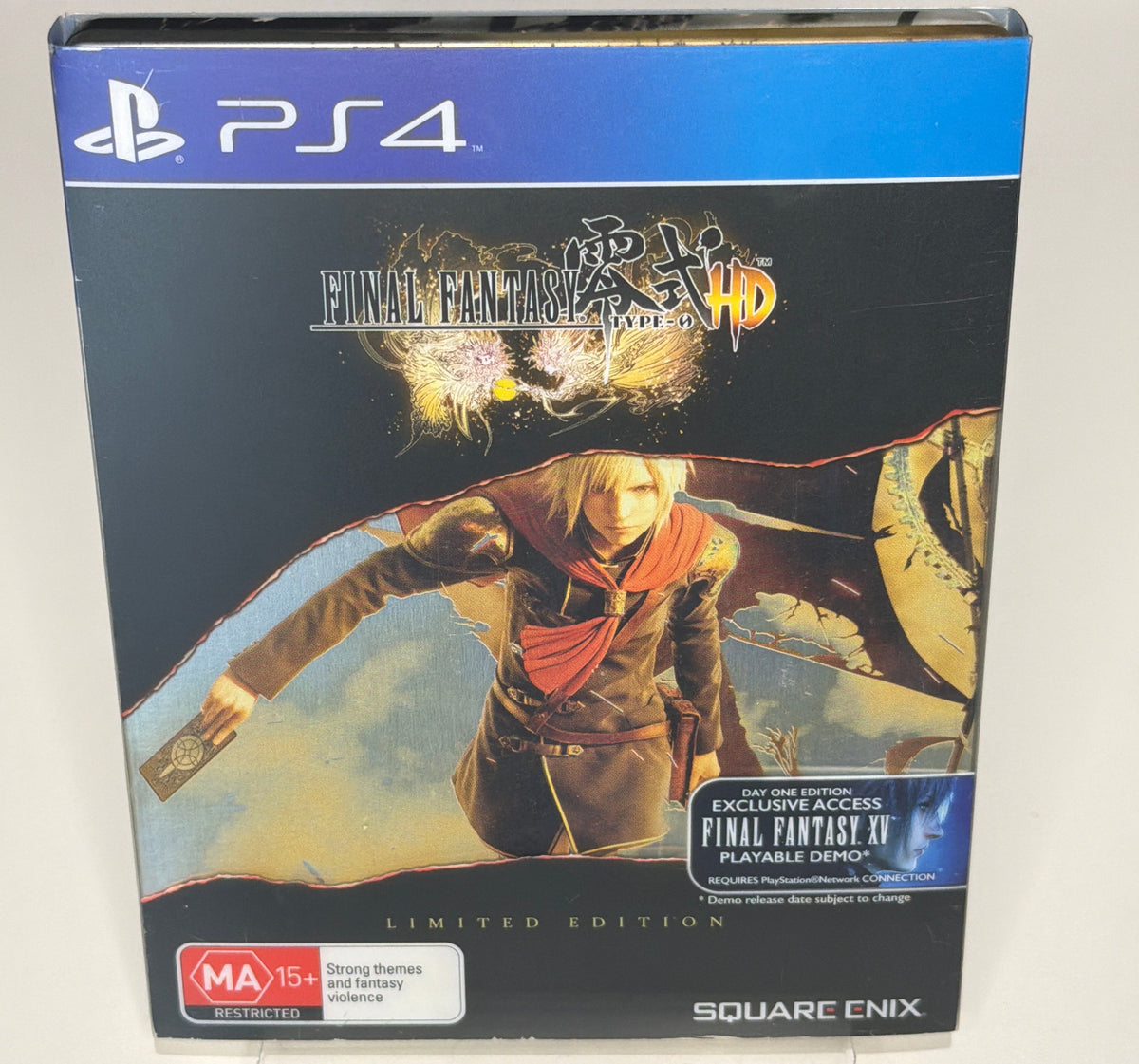 Final Fantasy Type-0 HD SteelBook front - Ace with fiery battlefield artwork