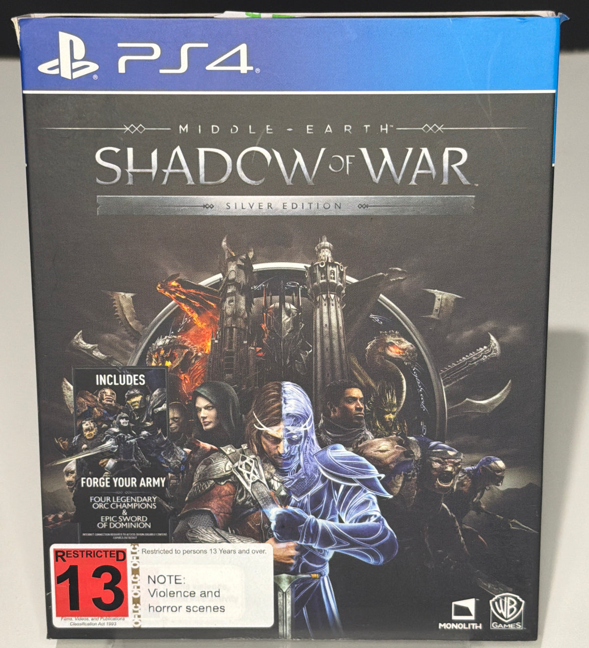 Middle-Earth Shadow of War Silver Edition PS4 - inside: disc CUSA-04402/ANZ and booklet